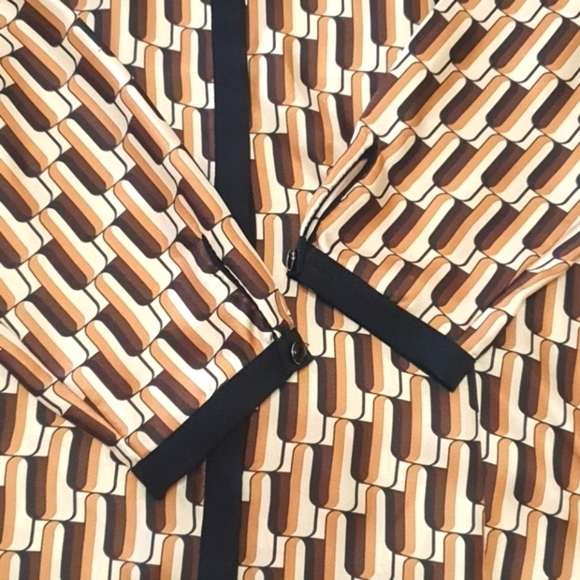 100% Silk Lafayette 148 Button down Shirt - Picture 6 of 8